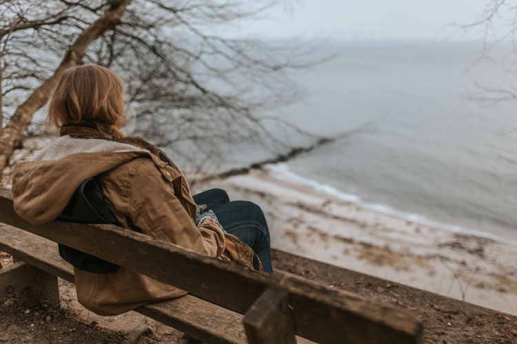 girl-on-bench